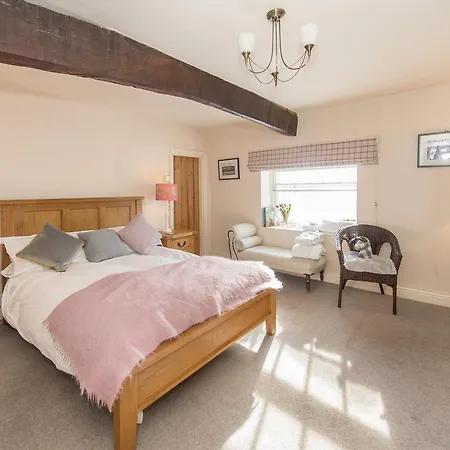 住宿加早餐酒店 Rumah 4*